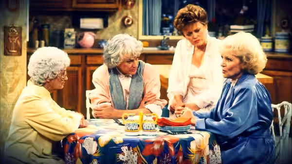 Sophia (Estelle Getty), Dorothy (Bea Arthur), Blanche (Rue McClanahan) and Rose (Betty White) at the kitchen table