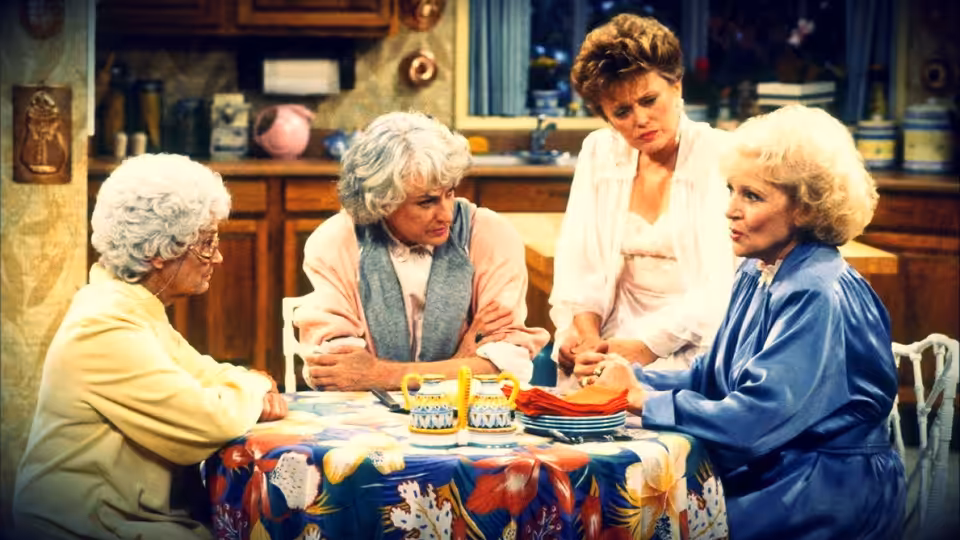 Sophia (Estelle Getty), Dorothy (Bea Arthur), Blanche (Rue McClanahan) and Rose (Betty White) at the kitchen table