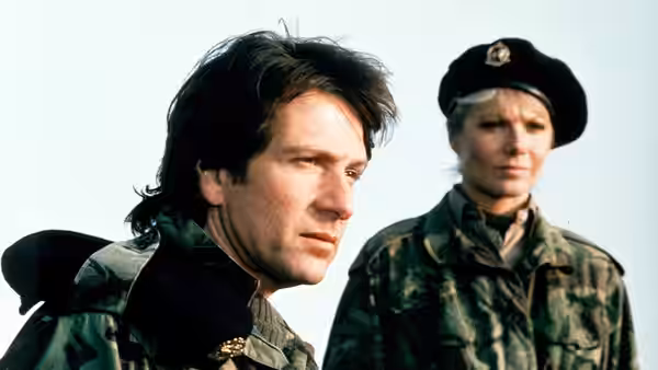Dempsey (Michael Brandon) and Makepeace (Glynis Barber) in camouflage uniforms
