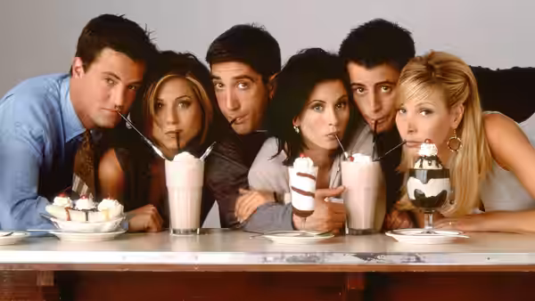 Chandler (Matthew Perry), Rachel (Jennifer Aniston), Joey (Matt LeBlanc), Monica (Courteney Cox), Ross (David Schwimmer) and Phoebe (Lisa Kudrow) sip milkshakes