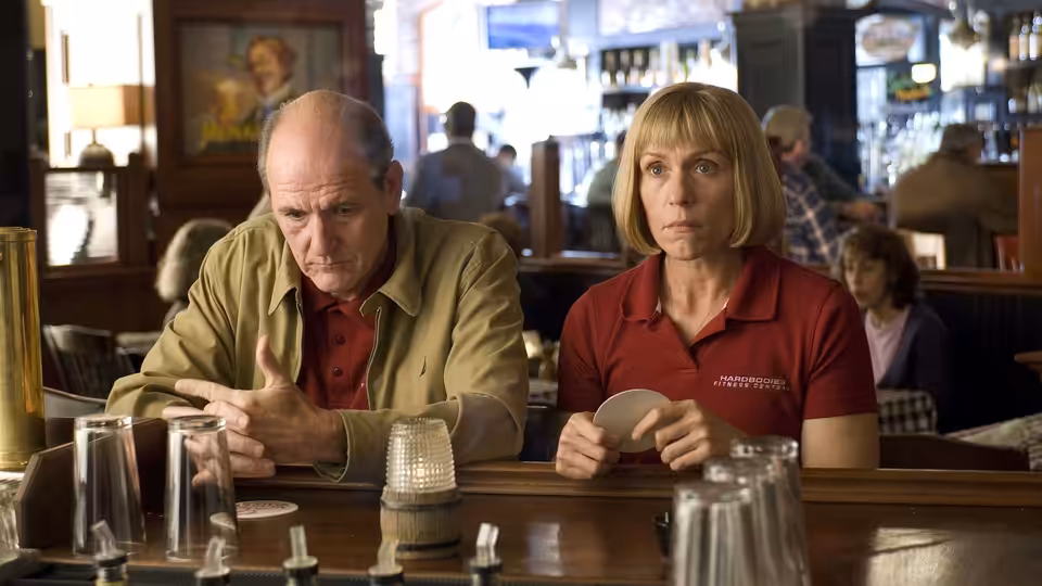 Ted (Richard Jenkins) and Linda Litzke (Frances McDormand) sit together at a bar