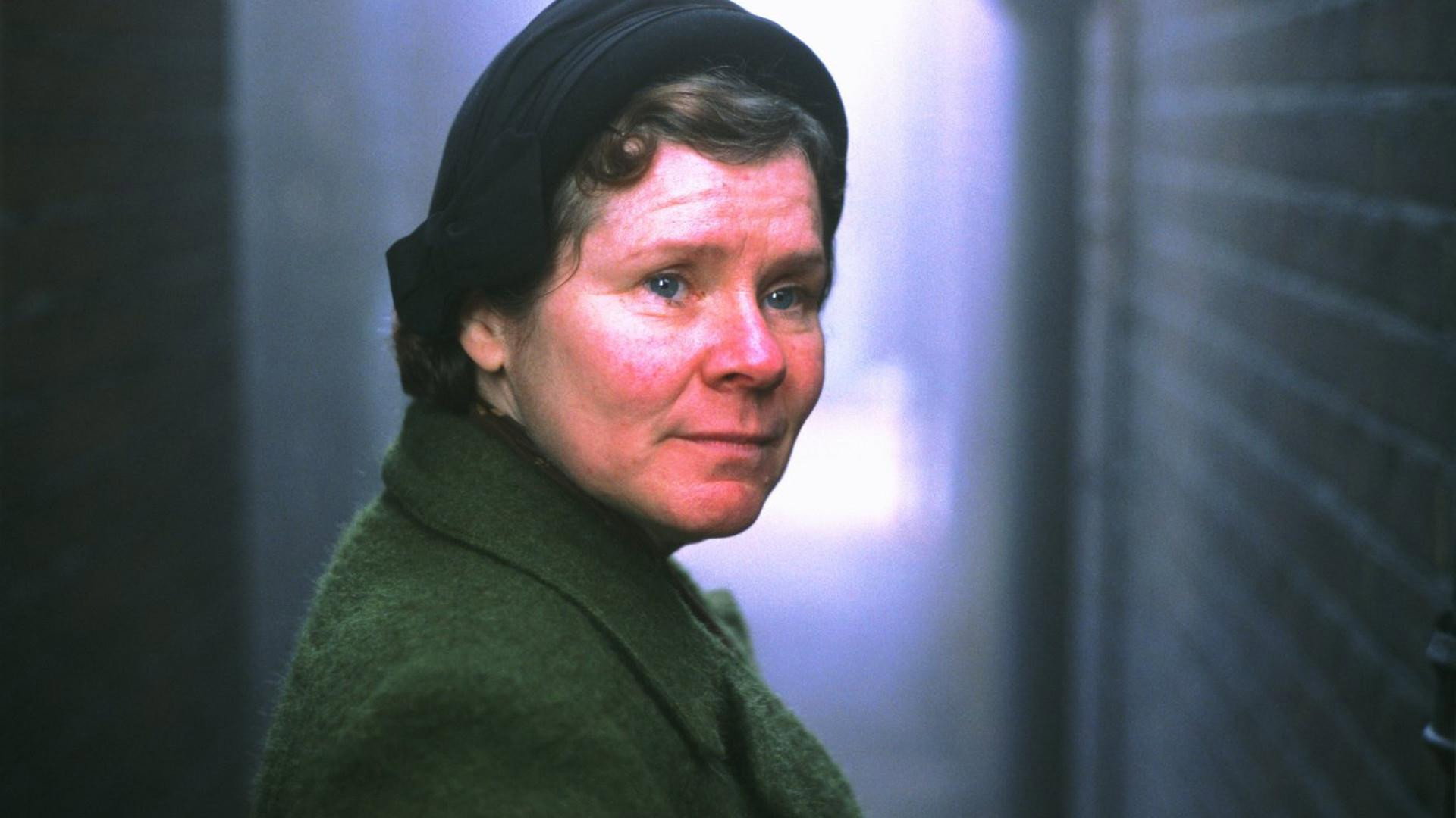 Vera Drake, still 5