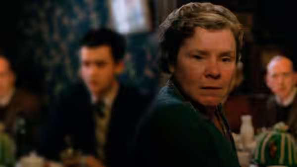 Vera Drake (Imelda Staunton) looks concerned while seated at the table