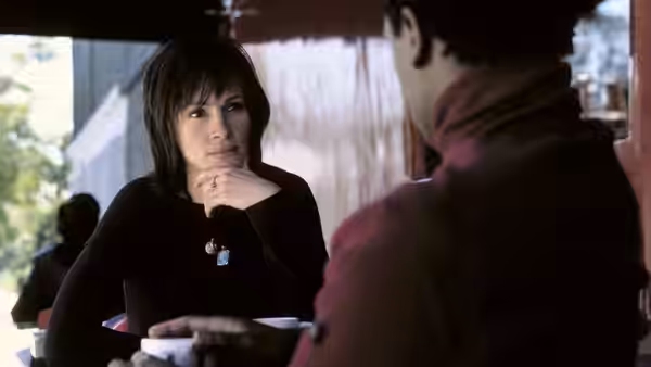 Catherine Keener talking with Blair Underwood at a table