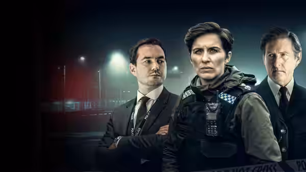 DS Steve Arnott (Martin Compston), DC Kate Fleming (Vicky McClure) and SI Ted Hastings (Adrian Dunbar) outdoors at night