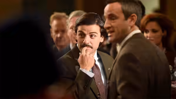 Nick Wasicsko (Oscar Isaac) sits among spectators in a courtroom