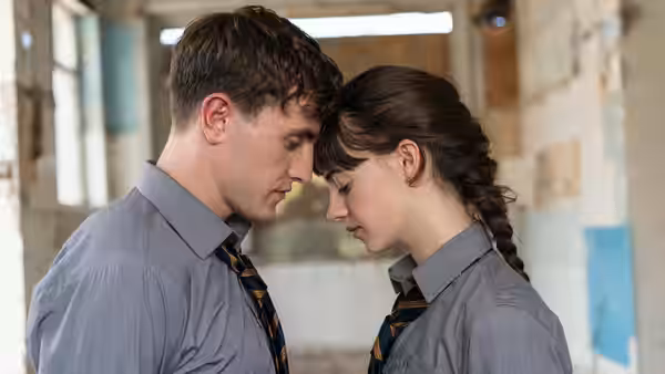 Connell (Paul Mescal) and Marianne (Daisy Edgar-Jones) with foreheads touching