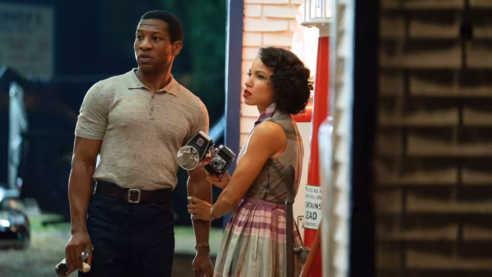 Atticus Freeman (Jonathan Majors) and Letitia Lewis (Jurnee Smollett) standing outside at night