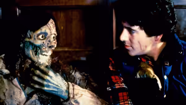 David Kessler (David Naughton) facing the decayed Jack Goodman (Griffin Dunne)
