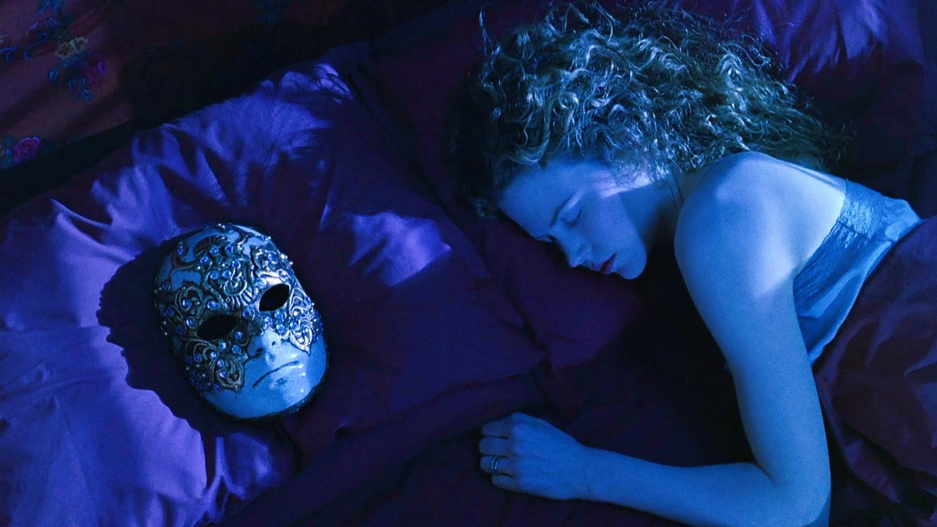 Eyes Wide Shut, still 2