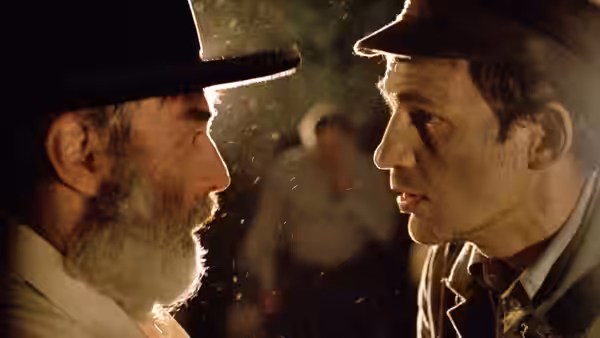 Saul Ausländer (Géza Röhrig) facing a bearded man in hats