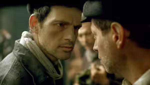 Saul Ausländer (Géza Röhrig) glaring at another man closely